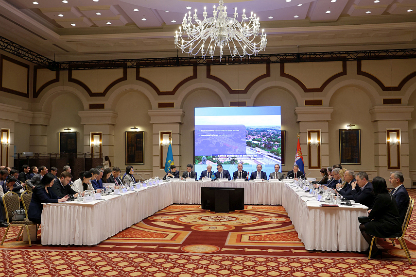 АСTАНА, 26. ФЕБРУАРА /СРНА/ - Министар у Влади Србије без портфеља Ненад Поповић отворио је Српско-казахстански пословни форум у Астани.