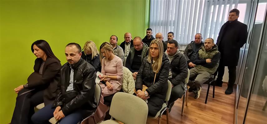 ДОБОЈ, 26. ФЕБРУАРА /СРНА/ - Уговори о запошљавању данас су потписани са 30 лица са подручја Добоја за шта је обезбијеђено 180.496 КМ.