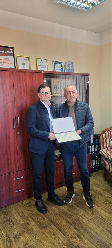 ШИПОВО, 26. ФЕБРУАРА /СРНА/ - Представници Међународне организације за пољопривреду и храну /ФАО/ уручили су данас општини Шипово Међународни сертификат за јачање руралног развоја и културне баштине. Сертификат је уручен начелнику Милану Ковачу.