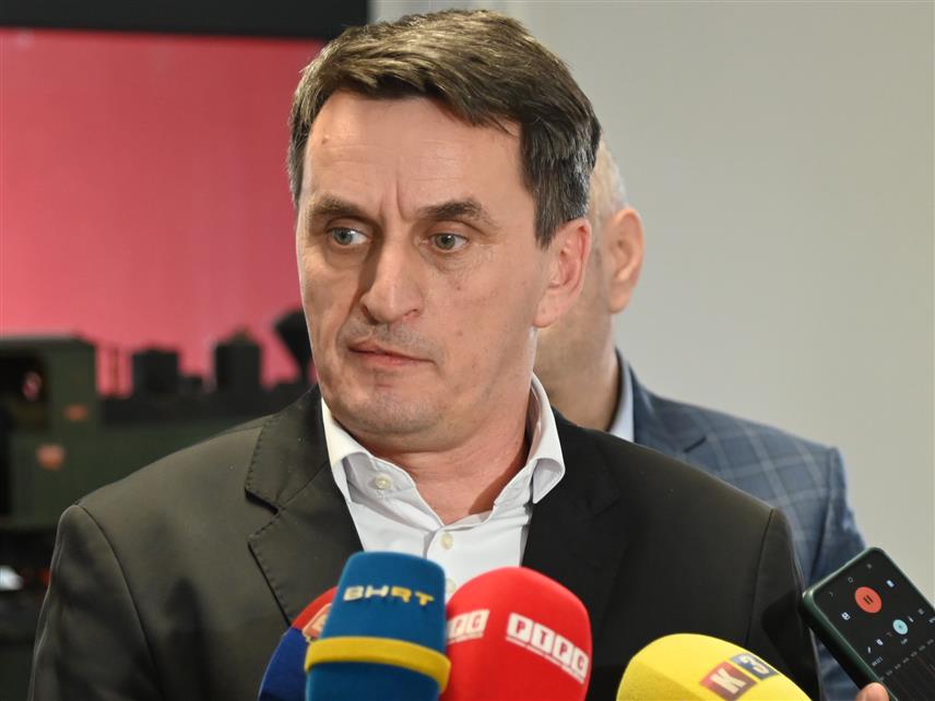 ДOBOJ, 26. ФЕБРУАРА /СРНА/ - Вршилац дужности генералног директора ЖРС-а Драган Зеленковић.