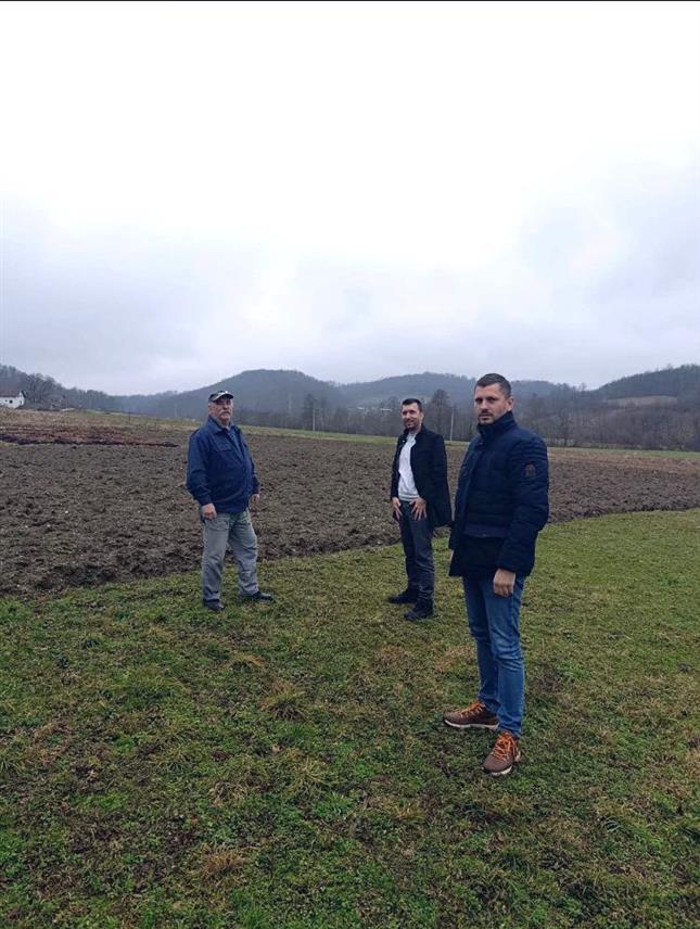 НОВИ ГРАД, 26. ФЕБРУАРА /СРНА/ - Пољопривредна задруга "Агро вип" са сједиштем у Бањалуци откупила је за двије године 800 тона краставаца корнишона који су испоручени домаћем прерађивачу.