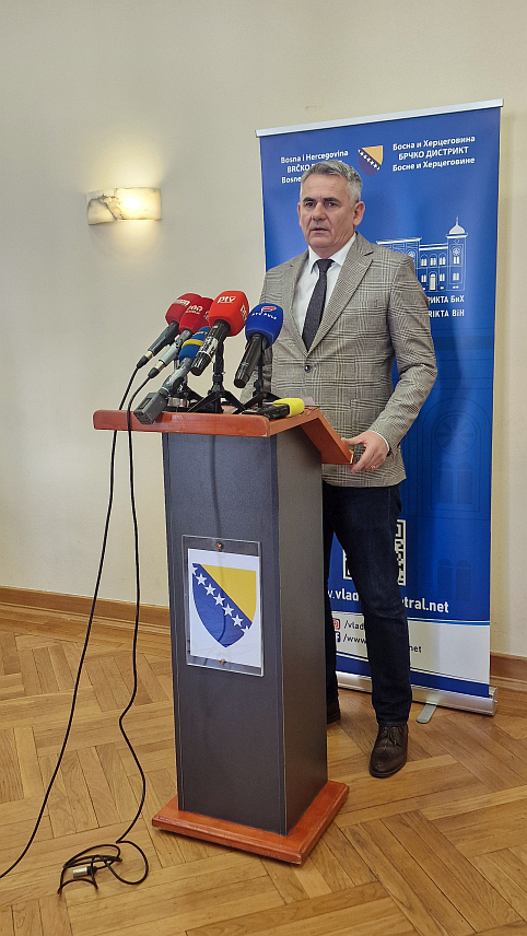 БРЧКО, 27. ФЕБРУАРА /СРНА/ - Градоначелник Брчког Синиша Милић.