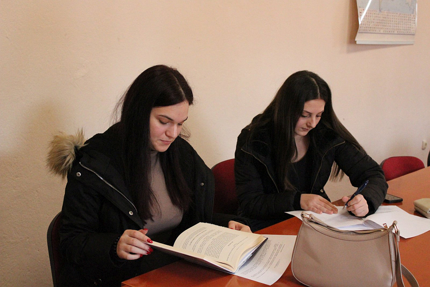 КАЛИНОВИК, 27. ФЕБРУАРА /СРНА/ - Општина Калиновик додијелила је 29 стипендија за академску 2025/26. годину.