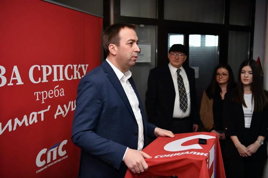 ДЕРВЕНТА, 28. ФЕБРУАРА /СРНА/ - У Дервенти су отворене нове просторије СПС-а, у присуству руководства и чланова ове партије.

