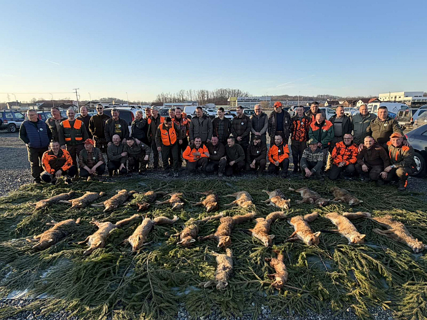 ПРЊАВОР, 28. ФЕБРУАРА /СРНА/ - На шакалијади у Прњавору данас је учествовало више од 500 ловаца, а одстријељено је 20 предатора - по десет лисица и шакала.