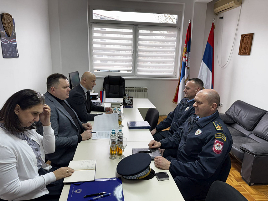 БАЊАЛУКА, 3. ФЕБРУАРА /СРНА/ - Министар унутрашњих послова Републике Српске Жељко Будимир и директор Полиције Републике Српске Синиша Кострешевић посјетили су данас Полицијску станицу Лакташи гдје су разговарали са руководством Полицијске управе Бањалука и командиром станице о актуелној безбједносној ситуацији на подручју града уочи поновљених пријевремених избора за предсједника Републике Српске.
