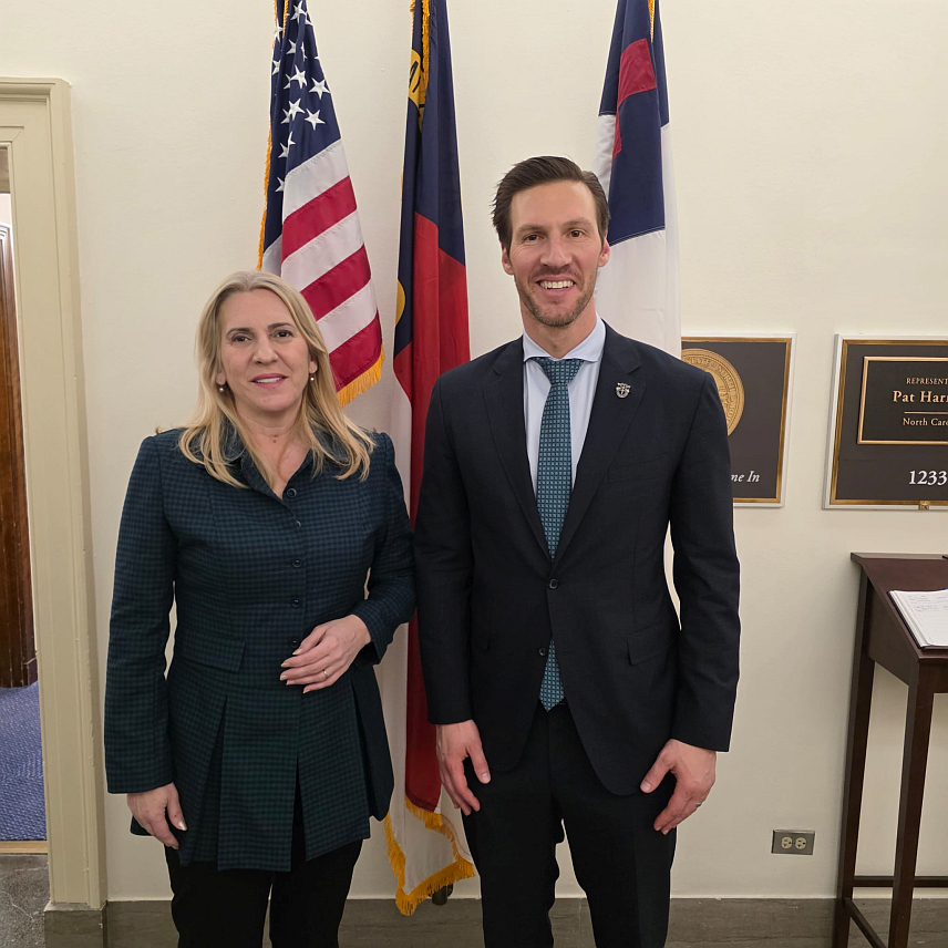 ВАШИНГТОН, 3. ФЕБРУАРА /СРНА/ - Српски члан Предсједништва БиХ Жељка Цвијановић разговарала је у Вашингтону са америчким конгресменом Петом Херигеном о кључним изазовима у БиХ и регији.