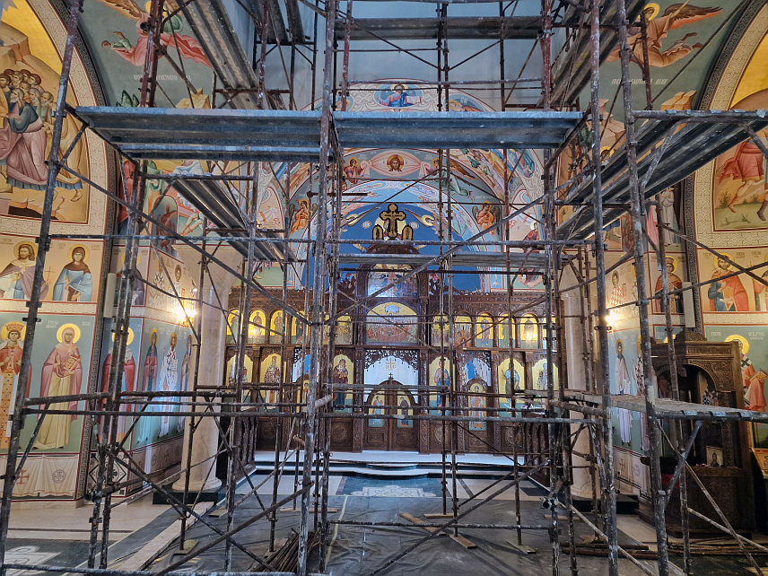 ИСТОЧНА ИЛИЏА, 4. ФЕБРУАРА /СРНА/ - У Храму Светог Василија Острошког на Вељинама у Источној Илиџи у току су припремни радови за живописање куполе и сводова храма, чиме је започета најзахтјевнија и највећа фаза осликавања ове светиње.