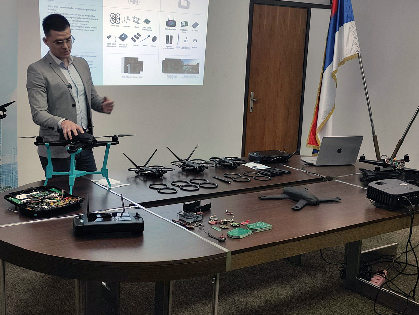 БАЊАЛУКА, 4. ФЕБРУАРА/СРНА/ - Стартап пројекат Научно-технолошког парка - беспилотни системи /дронови/ "РМУС Балканс", чији је циљ заснивање производње ових савремених технологија у Српској, представљен је данас у Бањалуци.
