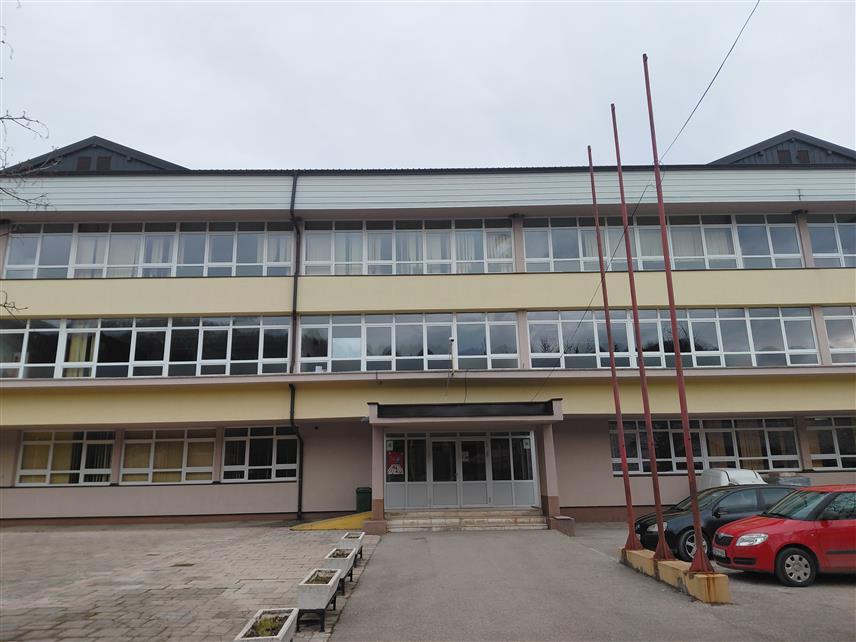 ВАЛСЕНИЦА, 4. ФЕБРУАРА /СРНА/ - Општина Власеница покренула је пројекат санације објекта Средњошколског центра /СШЦ/ "Милорад Влачић" вриједан 238.000 КМ ради унапређења енергетске ефикасности и стварања квалитетнијих услова за рад и боравак ученика и запослених.