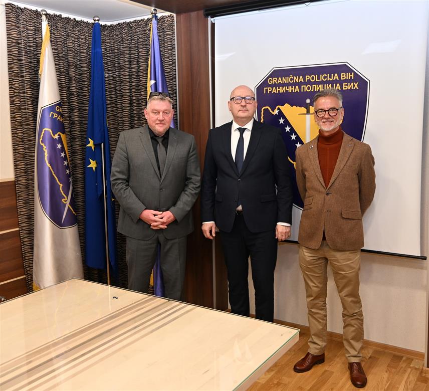 САРАЈЕВО, 4. ФЕБРУАРА /СРНА/ - Директор Граничне полиције БиХ Мирка Купрешаковића састао се данас у Сарајеву са координаторима пројекта за западни Балкан из Савезне полиције Њемачке.