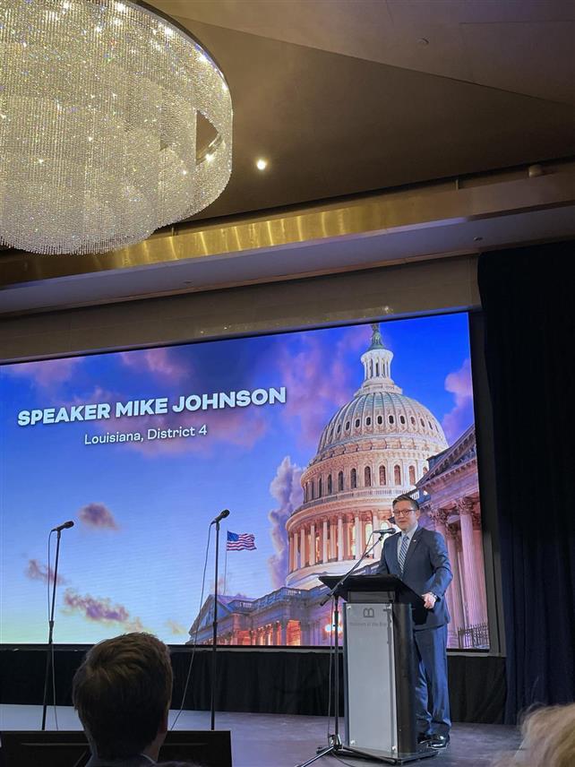 ВАШИНГТОН, 4. ФЕБРУАРА /СРНА/ - Шеф Клуба посланика СНСД-а у Представничком дому Парламентарне скупштине БиХ Сања Вулић исказала је задовољство посјетом Капитол хилу гдје је присуствовала говору предсједавајућег Представничког дома Конгреса САД-а Мајка Џонсона од којег су се могле чути поруке о одговорности и заједништву.