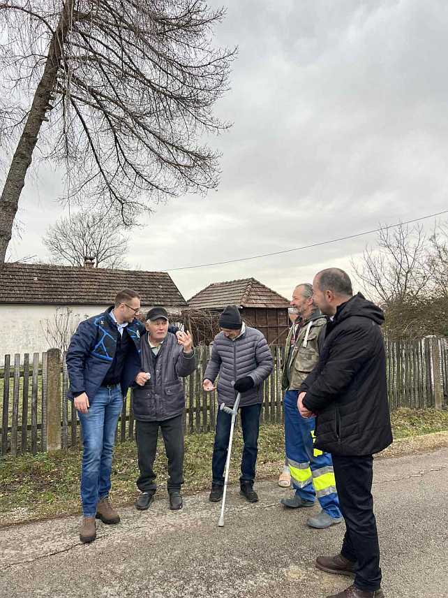 БИЈЕЉИНА, 4. ФЕБРУАРА /СРНА/ - Директор "Електро-Бијељине" Бојан Савић обишао је данас радове на реконструкцији електромреже на подручју општине Лопаре у насељу Пукиш.