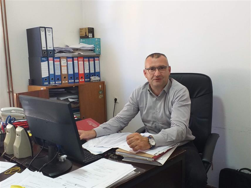 МИЛИЋИ, 4. ФЕБРУАРА /СРНА/ - Пријевремени избори за предсједника Републике Српске у Милићима биће поновљени у недјељу, 8. фебруара, на два бирачка мјеста гдје укупно 965 људи има право гласа, изјавио је Срни предсједник Општинске изборне комисије /ОИК/ Мирко Савић.