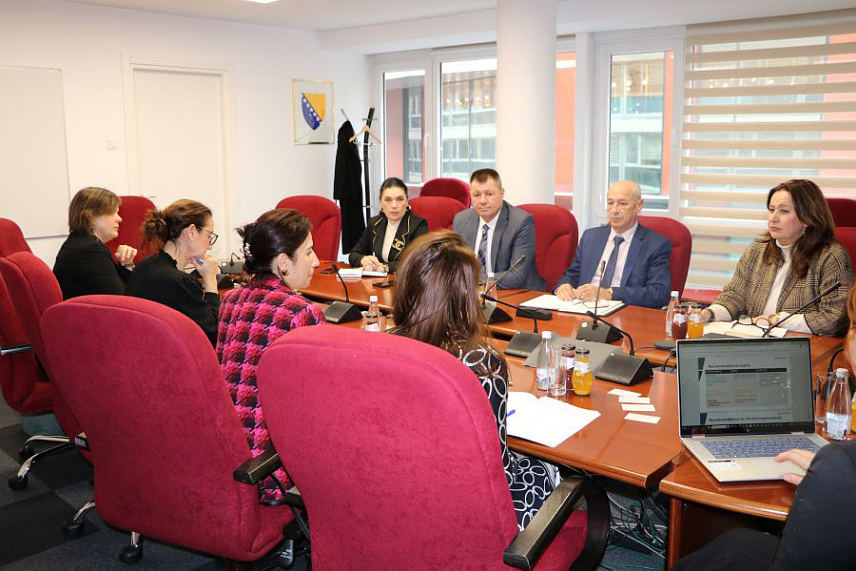 САРАЈЕВО, 5. ФЕБРУАРА /СРНА/ - Представници Спољнотрговинске коморе БиХ и Свјетске банке разговарали су данас о унапређењу запошљавања, подршци тржишту рада и инклузији, посебно жена, те јачању партнерства између институција и привреде.