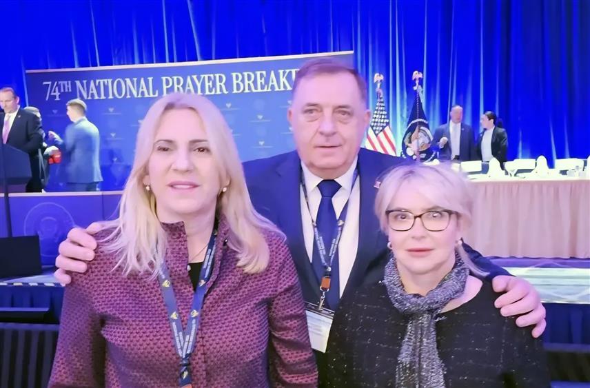 ВАШИНГТОН, 5. ФЕБРУАРА /СРНА/ - Делегација из Републике Српске на Молитвеном доручку у Вашингтону. У делегацији Републике Српске су, поред српског члана Предсједништва БиХ Жељке Цвијановић, лидер СНСД-а Милорад Додик и в.д. предсједника Српске Ана Тришић Бабић.