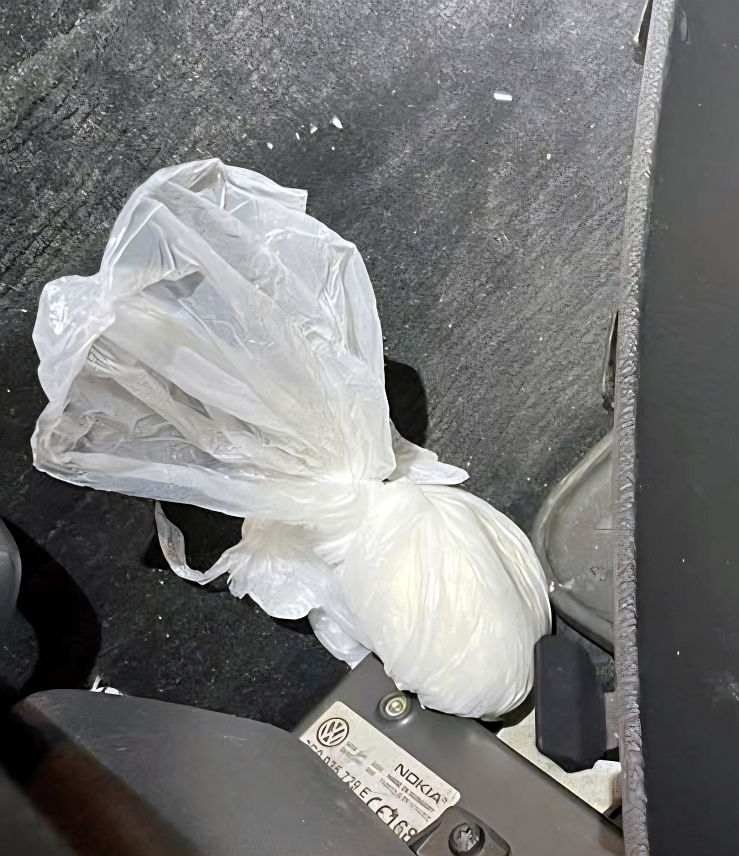 БАЊАЛУКА, 6. ФЕБРУАРА /СРНА/ - Полиција у Бањалуци јуче је ухапсила и лице чији су иницијали Г.Ж. из овог града у чијем аутомобилу су пронашли 110,20 грама спида.