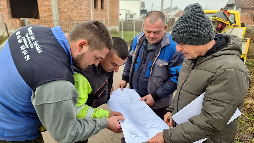 ДОБОЈ, 6. ФЕБРУАРА /СРНА/ - У Буковачким Чивчијама код Добоја данас су започели радови у склопу пројекта проширења водоводоводне мреже за 150 домаћинства у овој мјесној заједници, за који је обезбијеђено 140.279 КМ.