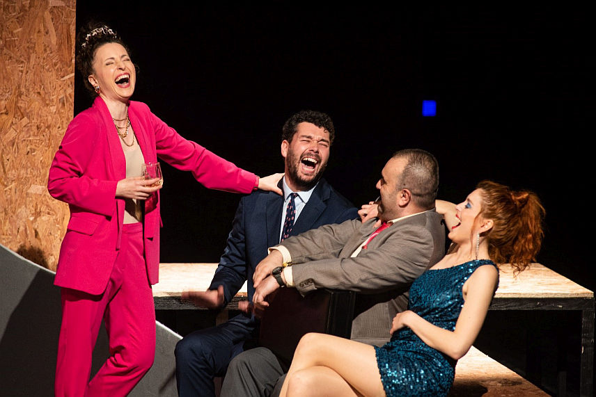 БИЈЕЉИНА, 6. ФЕБРУАРА /СРНА/ - Бијељинска публика вечерас ће, поводом шестог рођендана Градског позоришта "Семберија", имати прилику да погледа представу "Тера инкогнита" /Terra Incognita/ по тексту Небојше Ромчевића.