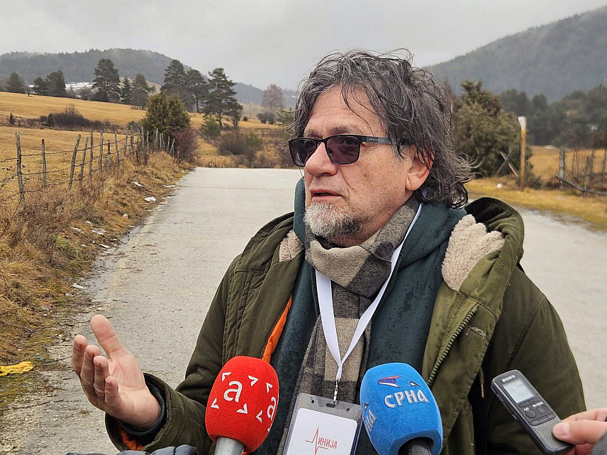 СОКОЛАЦ, 7. ФЕБРУАРА /СРНА/ - Продукција "Први кадар" из Источног Сарајева је изузетно почаствована што је дио историјског пројекта снимања филма "Линија" о доктору Миодрагу Лазићу, егзодусу сарајевских Срба и њиховој голготи, изјавио је извршни продуцент филма за Републику Српску режисер Витомир Митрић.	
