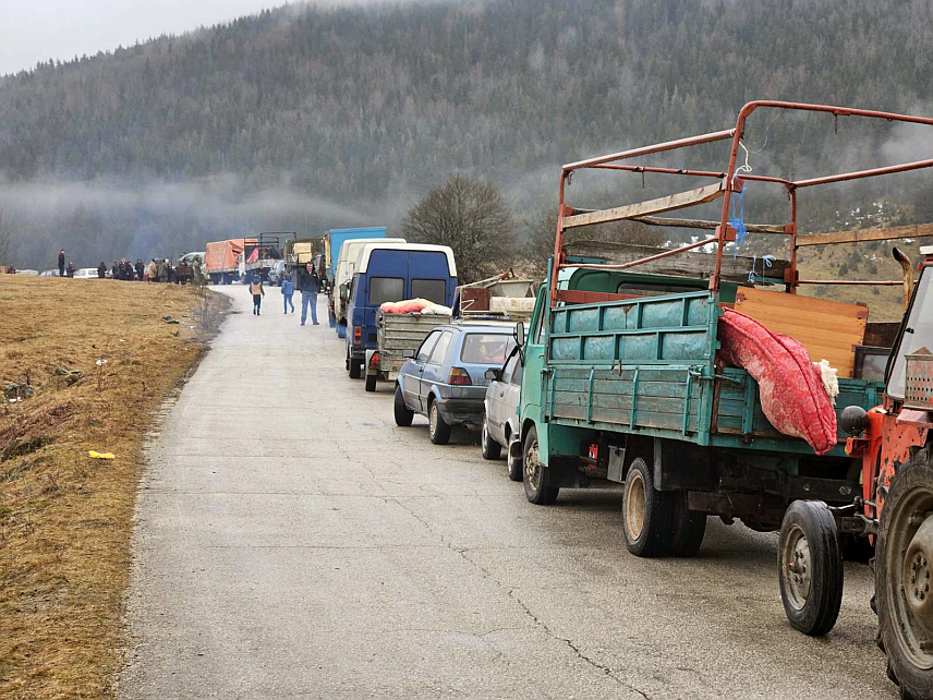 СОКОЛАЦ, 7. ФЕБРУАРА /СРНА/ - У селима Жљебови и Соколовићи код Сокоца данас је почело снимање завршних сцена филма "Линија", историјске антидраме инспирисане мотивима из "Ратног дневника" доктора Миодрага Лазића.