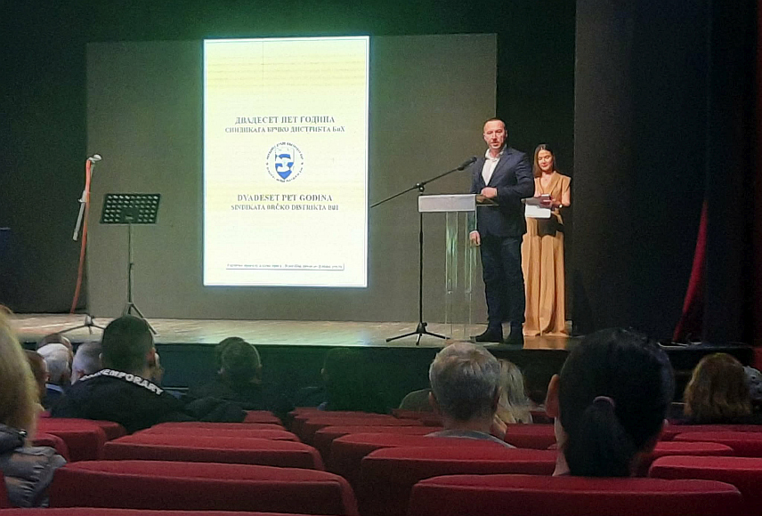 БРЧКО, 7. ФЕБРУАРА /СРНА/ - Предсједник Синдиката Брчко дистрикта Игор Бабић у обраћању присутнима на обиљежавању 25 година постојања тог Синдиката.