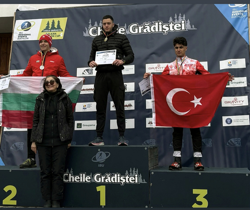 ПАЛЕ, 7. ФЕБРУАРА /СРНА/ - Биатлонци са Пала Срђан Лаловић и Борис Станојевић освојили су златне медаље на Балкан купу у биатлону, које је одржано у Румунији.