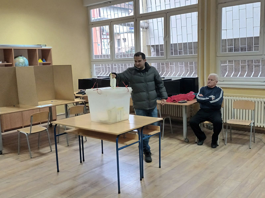 ЗВОРНИК, 8. ФЕБРУАРА /СРНА/ - На поновљене пријевремене изборе за предсједника Републике Српске на подручју Зворника до 11.00 часова гласало је 5.112 гласача или 14,7 одсто од укупног броја уписаних у бирачки списак.