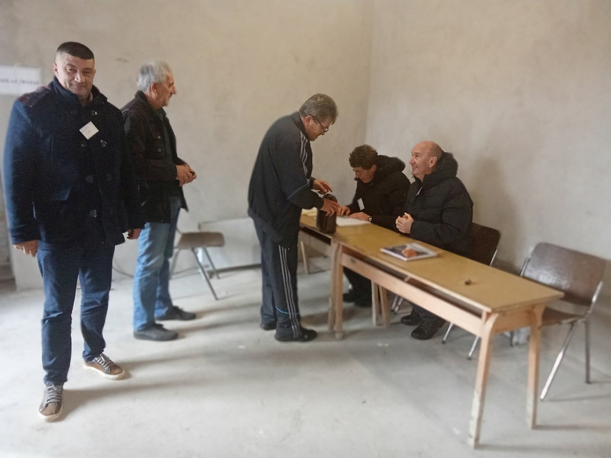 БИЛЕЋА, 8. ФЕБРУАРА /СРНА/ - На бирачком мјесту у билећком селу Врањска, на којем се понављају пријевремени избори за предсједника Републике Српске, до 11.00 часова гласала су 24 од укупно 82 бирача, односно 29 одсто.