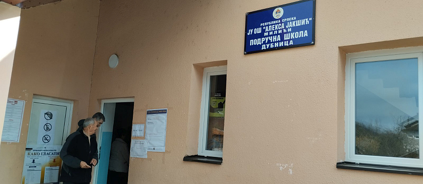 МИЛИЋИ, 8. фЕБРУАРА /СРНА/ - На два бирачка мјеста у Милићима на поновљеним пријевременим изборима за предсједника Републике Српске до 15.00 часова гласало је 410 бирача од укупно 965 уписаних у бирачки списак.