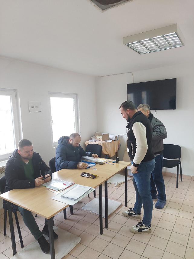 БРЧКО, 8. ФЕБРУАРА /СРНА/ - На бирачком мјесту у насељу Слијепчевићи код Брчког на поновљеним пријевременим изборима за предсједника Републике Српске до 15.00 часова гласало је 25,81 одсто бирача.