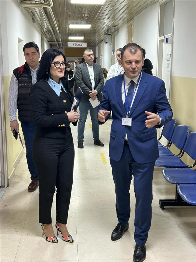 БАЊАЛУКА, 9. ФЕБРУАРА /СРНА/ - Министар породице, омладине и спорта Републике Српске Ирена Игњатовић у Бањалуци разговарала је са директором Завода за медицину рада и спорта Републике Српске Драганом Брдаром.