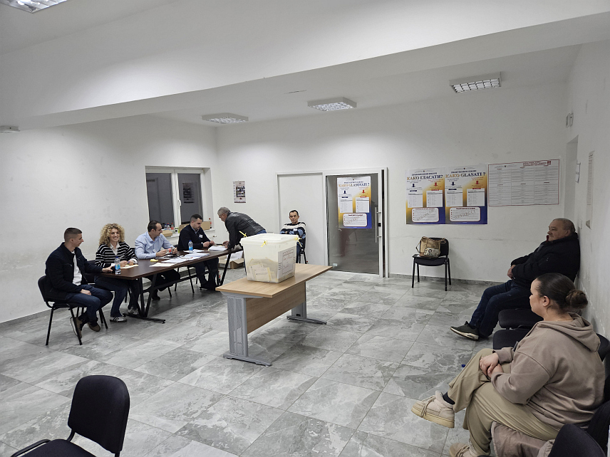 ПРИЈЕДОР, 8. ФЕБРУАРА /СРНА/ - У Приједору је на поновљеним пријевременим изборима за предсједника Републике Српске гласало 808 грађана или 55,27 одсто уписаних у бирачки списак.