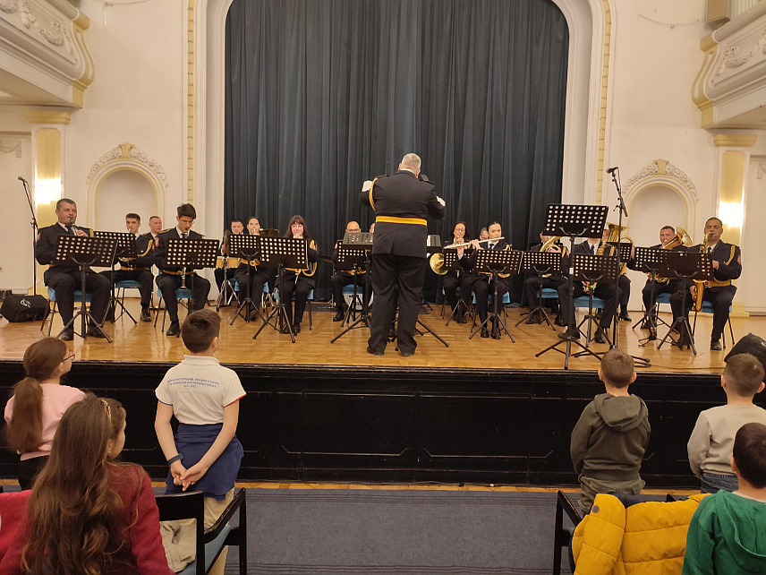 БАЊАЛУКА, 10. МАРТА /СРНА/ - Полицијски оркестар Министарства унутрашњих послова /МУП/ Републике Српске данас је у Бањалуци одржао концерт за предшколце и основце, који су уживали у репертоару дјечијих пјесама и музике из "Дизнијевих" филмова.