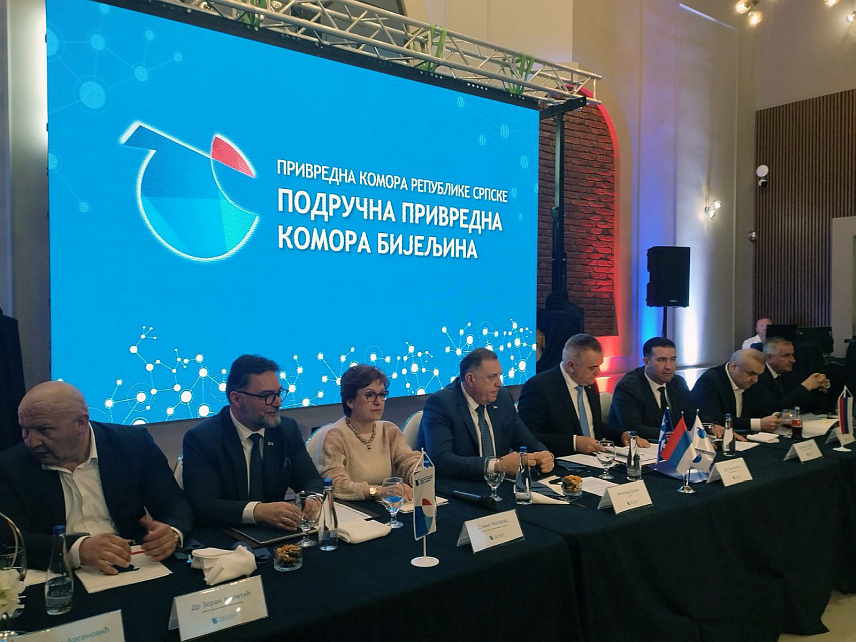 БИЈЕЉИНА, 10. МАРТА /СРНА/ - У Бијељини је у току састанак предсједника Владе Републике Српске Саве Минића и више министара са бијељинским привредницима на којем ће бити ријечи о привредној ситуацији.