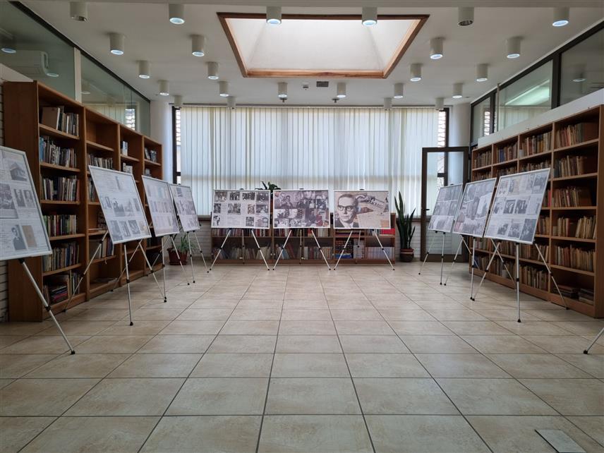БИЈЕЉИНА, 11. МАРТА /СРНА/ - У Народној библиотеци "Филип Вишњић" данас је отворена изложба "Иво Андрић - нобеловац" аутора Маје Дејановић.