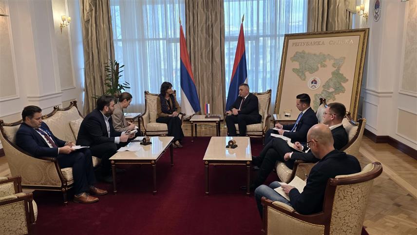 БАЊАЛУКА, 11. МАРТА /СРНА/ - Предсједник Владе Републике Српске Саво Минић и резидентни координатор УН у БиХ Арнхилд Спенс истакли су обострану спремност за наставак међусобне сарадње, у оквиру планираних активности и пројеката УН.