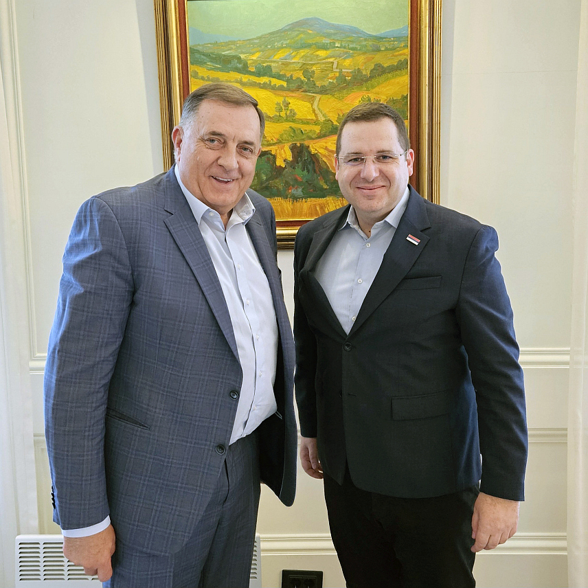 БАЊАЛУКА, 11. МАРТА /СРНА/ - Српски делегат у Дому народа Парламентране скупштине БиХ Радован Ковачевић саопштио је да је послије успјешне посјете и великог броја важних састанака у Вашингтону и Будимпешти прво разговарао са предсједником Миорадом Додиком, те да су јако задовољни позицијом Српске на међународној сцени.