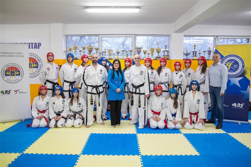 ПРЊАВОР, 11. МАРТА /СРНА/ - Министар породице, омладине и спорта Републике Српске Ирена Игњатовић посјетила је данас теквондо репрезентативце који се у Прњавору припремају за предстојеће Европско првенство у Словенији.