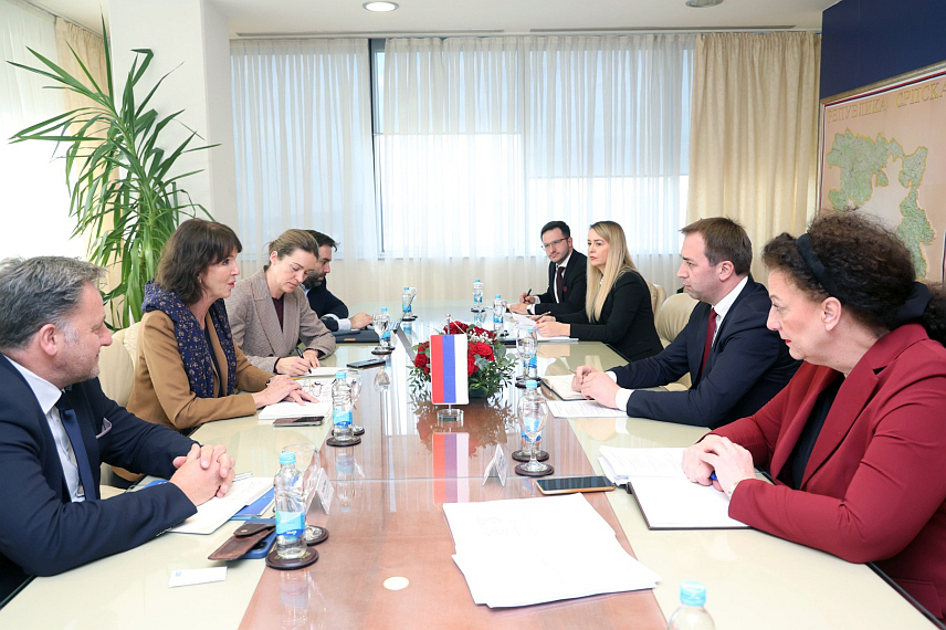 БАЊАЛУКА, 11. МАРТА /СРНА/ - Министар правде Републике Српске Горан Селак у разговору са резидентним координатором УН у БиХ Арнхилд Спенс указао је на значај очувања имовине Српске православне цркве у Федерацији БиХ /ФБиХ/ и владавине права.