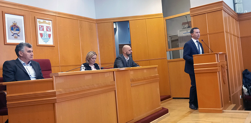 TРЕБИЊЕ, 12. МАРТА /СРНА/ - Градоначелник Tребиња Мирко Ћурић организовао је пријем за групу од 100 директора средњих стручних школа и гимназија из Србије, који бораве у овом граду у оквиру студијског путовања.