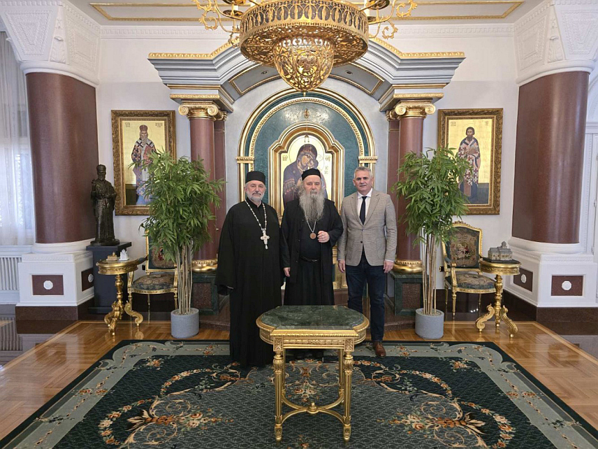 БИЈЕЉИНА, 12. МАРТА /СРНА/ - Његово високопреосвештенство митрополит зворничко-тузлански Фотије разговарао је данас у Бијељини са градоначелником Брчко дистрикта Синишом Милићем о сарадњи тог града и Српске православне цркве /СПЦ/.