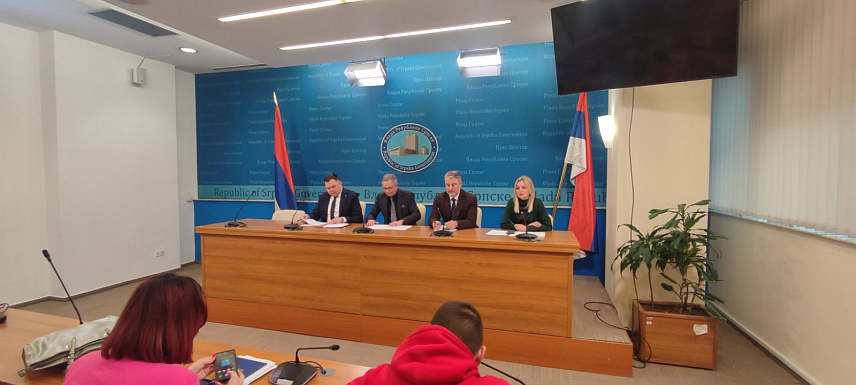 БАЊАЛУКА, 12. МАРТА /СРНА/ - Министар трговине и туризма Нед Пуховац, министар унутрашњих послова Републике Српске Жељко Будимир, министар здравља и социјалне заштите Републике Српске Ален Шеранић на конференцији за новинаре након сједнице Владе Републике Српске.
