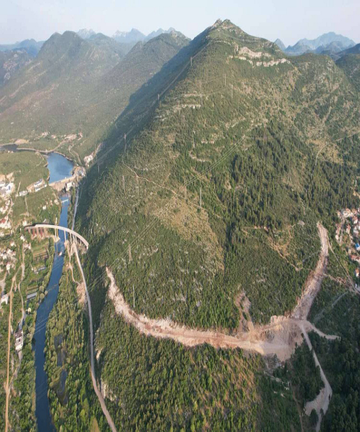 TРЕБИЊЕ, 12. МАРTА /СРНА/ - У току су интезивни грађевински радови на источној обилазници око Tребиња, чија је вриједност око пет милиона КМ, а у приппреми је и друга фаза радова која обухвата асфалтирање.