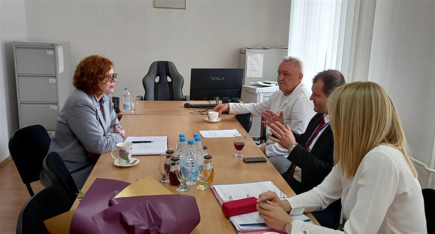 БАЊАЛУКА, 12. МАРТА /СРНА/ - Министар управе и локалне самоуправе Републике Српске Сенка Јујић на састанку у Бањалуци са директором Завода медицине и спорта Републике Српске Драганом Брдаром.