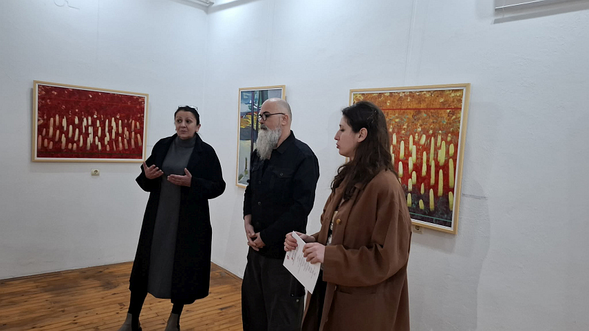 НОВИ ГРАД, 12. МАРТА /СРНА/ - У галерији у Новом Граду вечерас је отворена изложба радова насталих на прошлогодишњој ликовној колонији "Сретен Стојановић" на Мраковици.