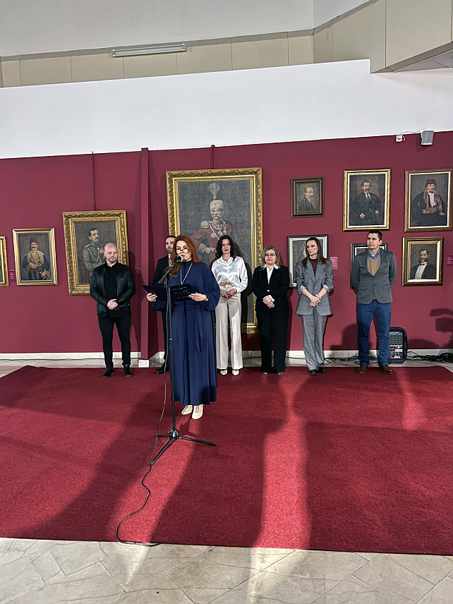 БАЊАЛУКА, 12. МАРТА /СРНА/ - У Музеју Републике Српске у Бањалуци вечерас је отворена изложба "Жена у средњем вијеку у Босни и Србији", чији је аутор историчар и кустос у Музеју Александра Попић.