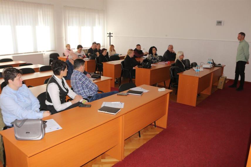 РОГАТИЦА, 12. МАРТА /СРНА/ - У Рогатици је одржана јавна расправа о областима за које је предвиђена подршка пројектима.