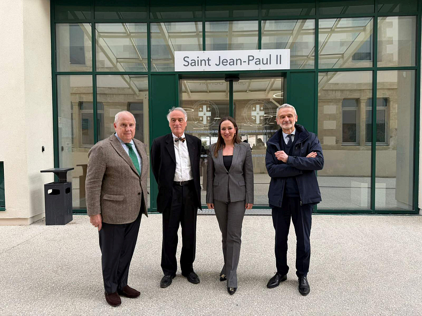 ПАРИЗ, 13. МАРТА /СРНА/ - Шеф Представништва Републике Српске у Паризу Бојана Кондић Панић посјетила је Католички институт у француском департману Вандеја у пратњи пуковника Жака Огара.