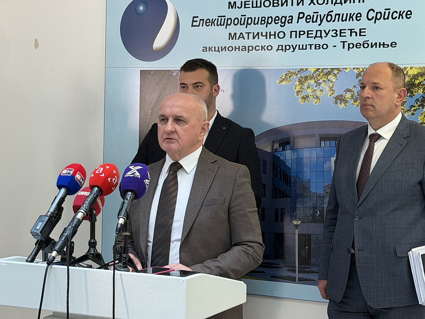 ТРЕБИЊЕ, 13. МАРТА /СРНА/ - Министар енергетике и рударства Републике Српске Петар Ђокић на конференцији за новинаре након састанка у "Елекропривреди Републике Српске" /ЕРС/ у Требињу са руководством те компаније и предузећа Хидроелектрана /ХЕ/ "Дабар".